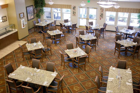 Avamere at Mountain Ridge Dining Room 4